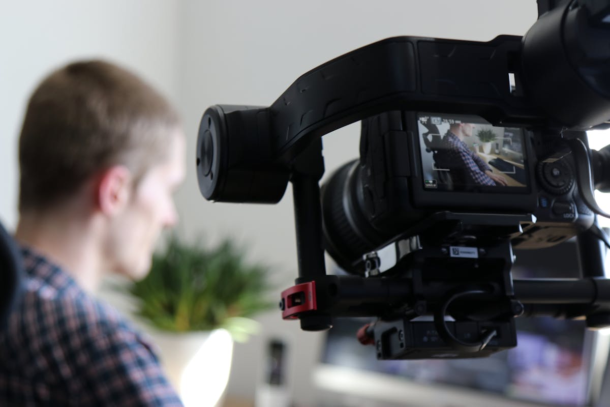 Produkcja filmów korporacyjnych - Profesjonalne filmy reklamowe i promocyjne